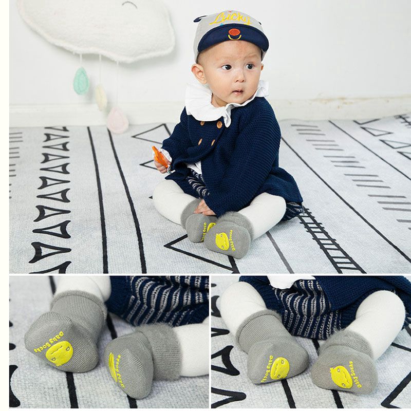 Vớ giữ ấm chống trượt phối nhiều họa tiết xinh xắn dành cho các bé