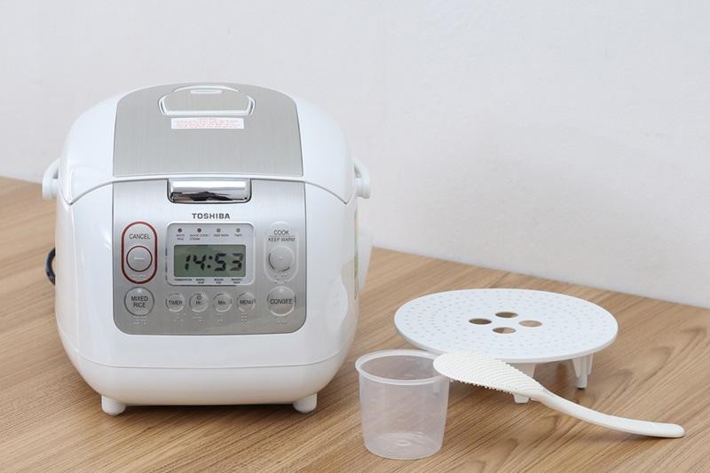Nồi cơm điện tử Toshiba 1.8 lít RC-18NMF ( HÀNG TRƯNG BÀY ) SX THAI LAND mới 98% | BigBuy360 - bigbuy360.vn
