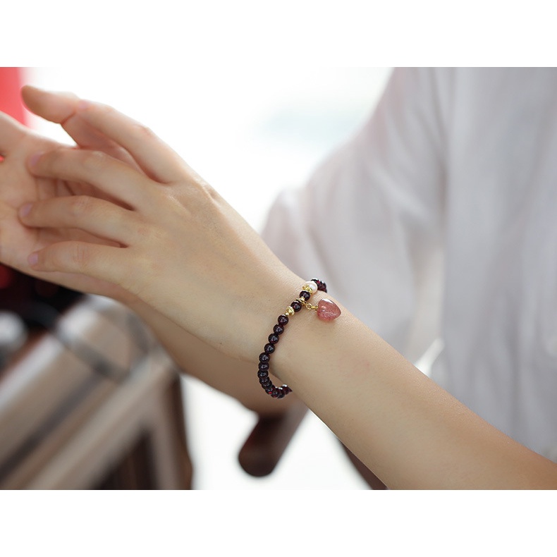 [Hàng Mới Về] Vòng Đeo Tay Đính Hạt Hình Trái Dâu Đơn Giản