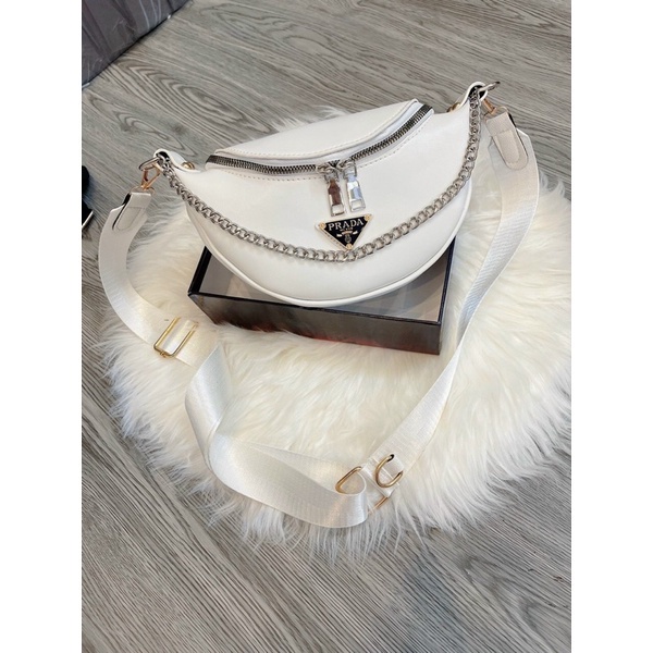 Túi đeo đeo chéo trăng khuyết prada mẫu mới ❣️freeship❣️