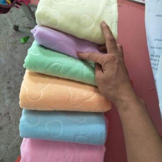 4 sét khăn tắm và 2kg hạt bí rang