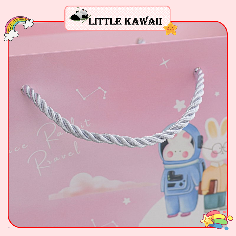 Túi giấy đựng quà ngang mẫu thỏ phi hành gia dễ thương quai lụa