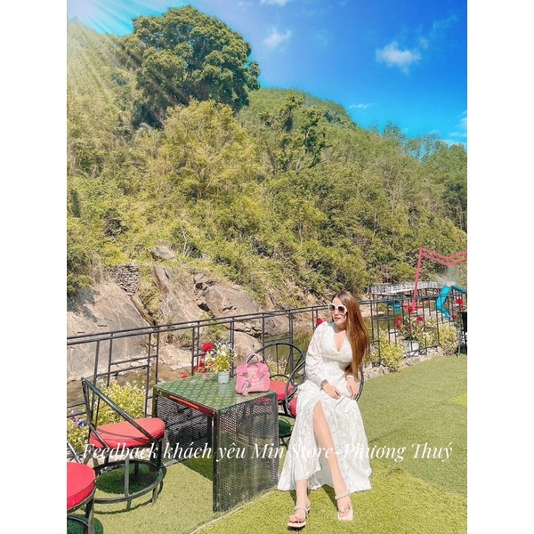 Váy trắng sẻ đùi