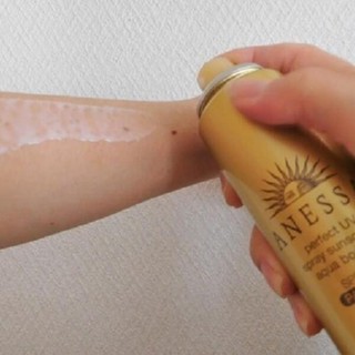 Xịt chống nắng Anessa