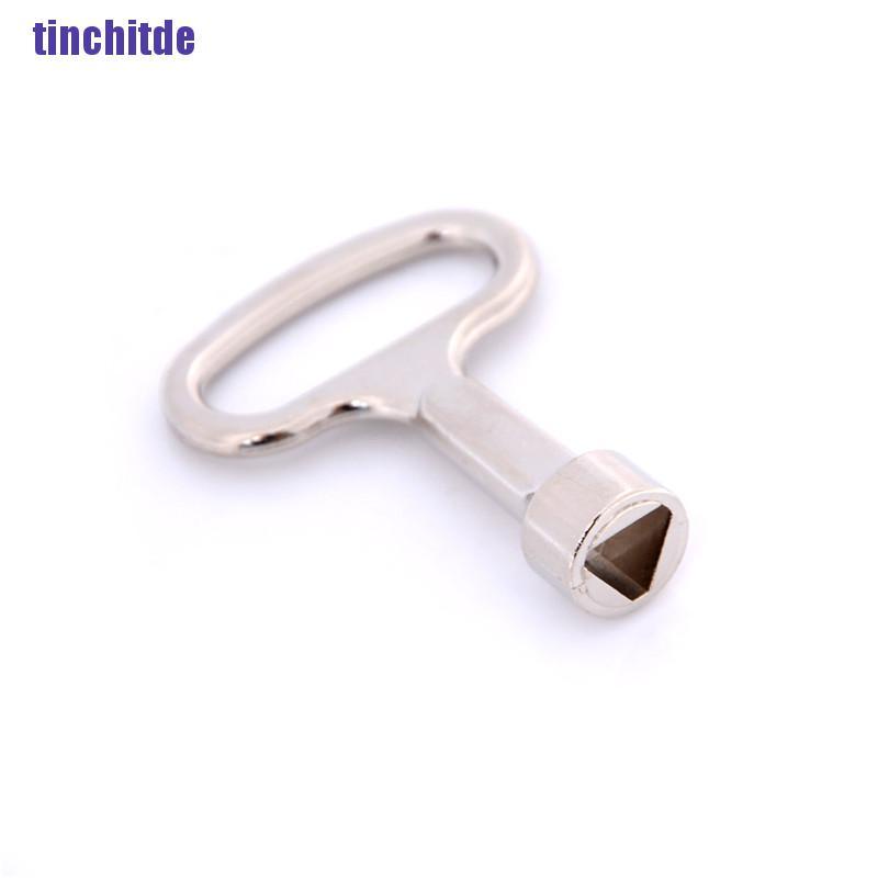 Cờ lê hình tam giác đặc biệt tiện lợi
