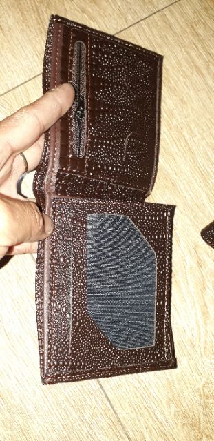 Chiếc ví Nam da Pu Cá Sấu màu nâu rất đẹp