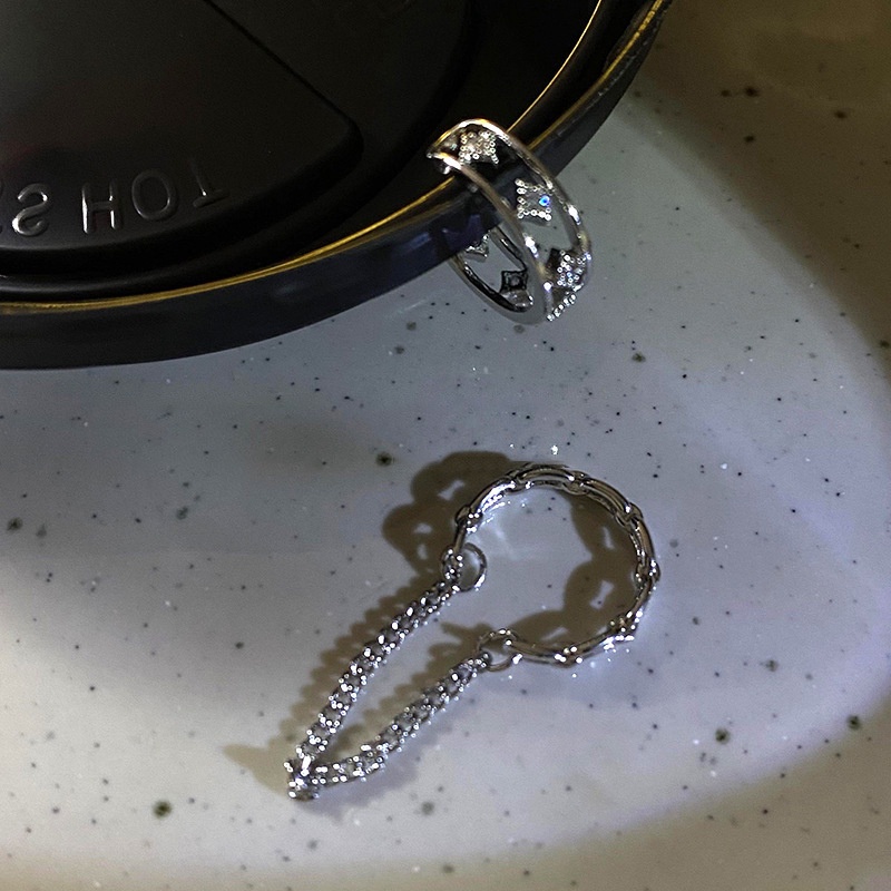 Bộ Hai Khuyên Tai Kẹp Vành Tai Không Đối Xứng Đính Đá Zircon Hình Chữ Thập Ngôi Sao Phối Dây Xích Thời Trang Cá Tính Dành Cho Bạn Nữ