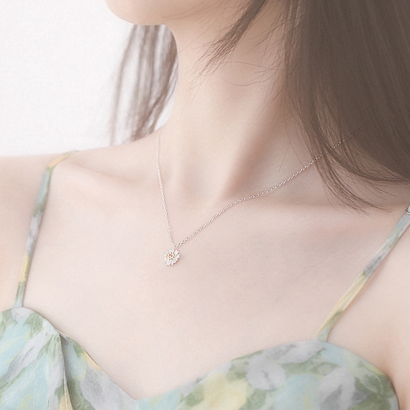 [Mã FASHIONCB232 hoàn tối đa 15K xu đơn 50K] Vòng cổ màu bạc có vật trang trí hình bông hướng dương cho nữ | BigBuy360 - bigbuy360.vn