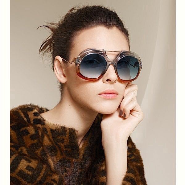 Kính râm oversize tròng lớn màu gradient