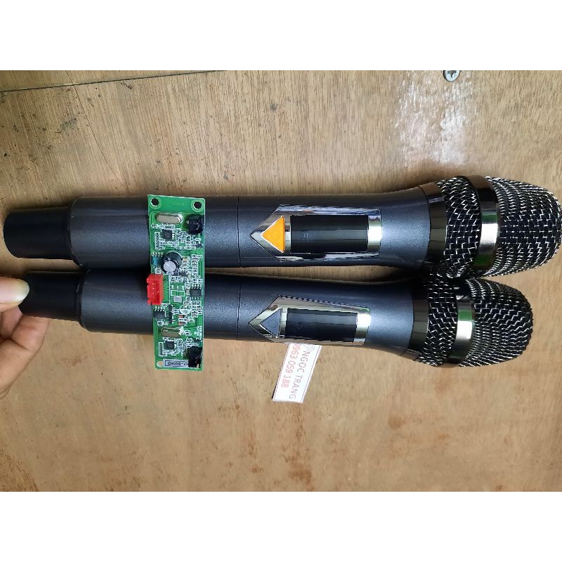 Micro Không Dây 2 Tay Micro Và 1 Bo Mic Full Nhôm Giành Cho Loa Kéo Sét Tần Số
