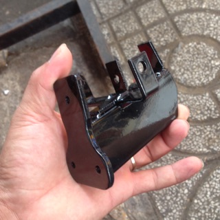 pas gắn rổ xe sirius