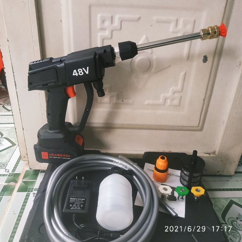 bộ rửa xe dùng pin có vali xách tay LDSQ 48v cao cấp .