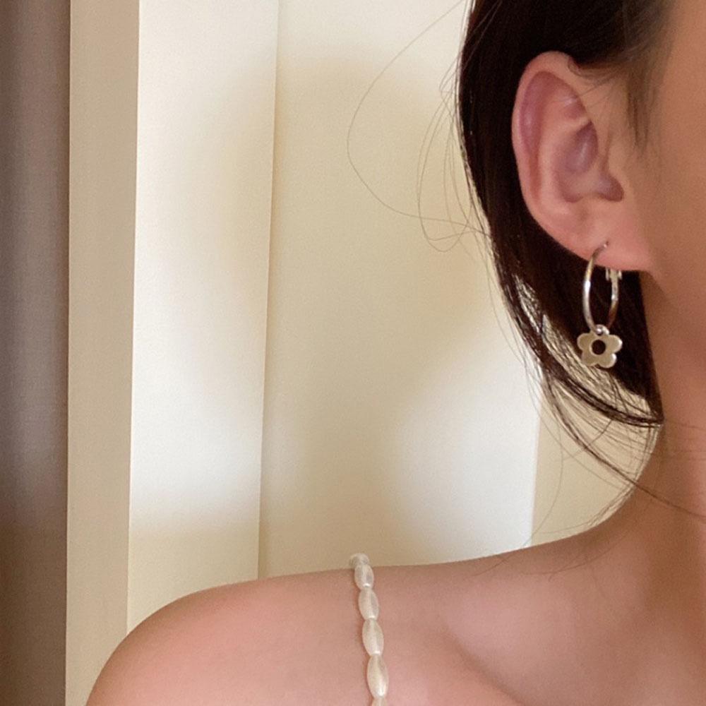 Khuyên Tai Dạng Vòng 2021 Hình Hoa Nhiều Màu Sắc Phong Cách Hàn Quốc Thời Trang Cho Nữ