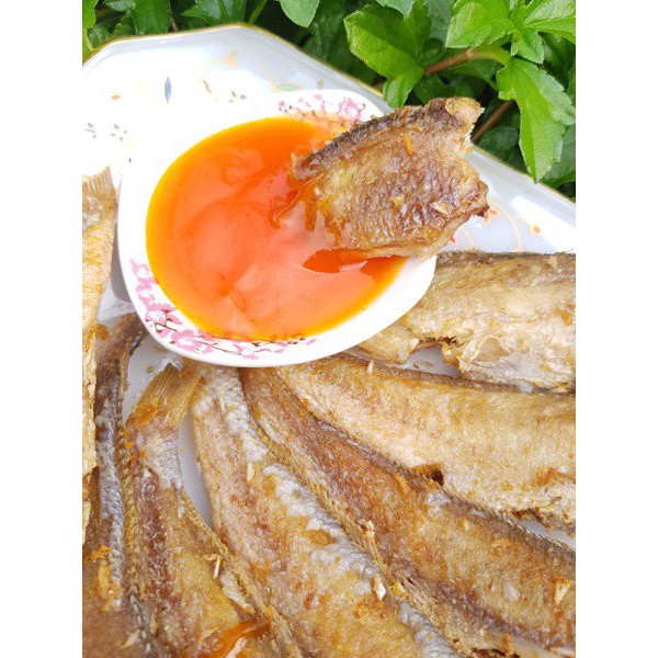 Khô cá đù (Size trung: 15-20 con/1kg) | Khô cá đù Cần Giờ nguyên con 1 nắng - Ship HCM siêu tốc 1-2h | BigBuy360 - bigbuy360.vn