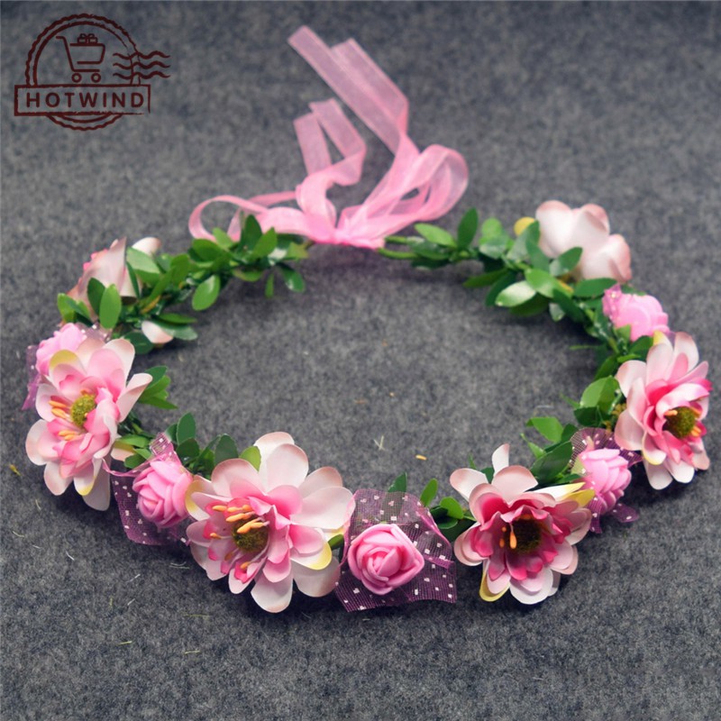 Vòng hoa đội đầu cô dâu xinh xắn