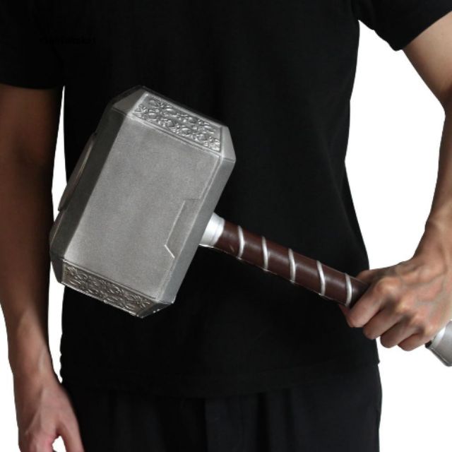 Búa thần Thor Mjolnir trong Avenger tỷ lệ 1:1