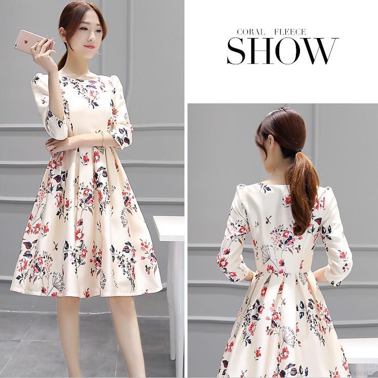 Đầm cổ tròn in hoa mùa hè