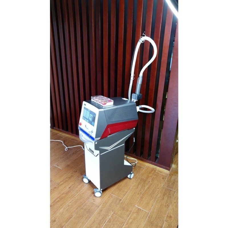 Máy laser RUIKD chuyên xoá xăm,xoá nám,tàn nhang, chân mày hàng cao cấp