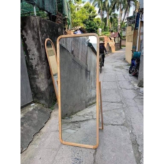 Gương soi toàn thân kích thước 50x1m6 giá xưởng tặng kèm chân chống