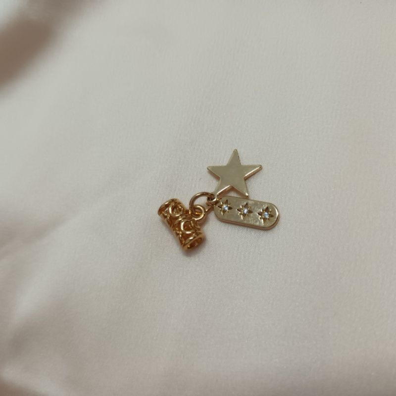 Charm ống lùa chặn hạt xâu vòng hình ngôi sao thẻ bài may mắn cao cấp không đen không bay màu