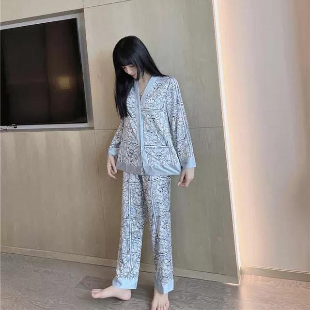 Bộ đồ ngủ tay dài chất liệu lụa lạnh sang trọng phong cách Pháp thời trang cho nữ