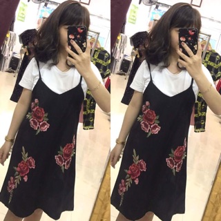 Set yếm thêu hoa