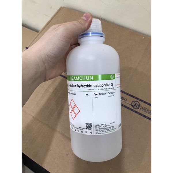 Dung dịch chuẩn 0.1 mol/lit sodium hydroxide 0.1N Samchun Hàn Quốc chai 1 lít