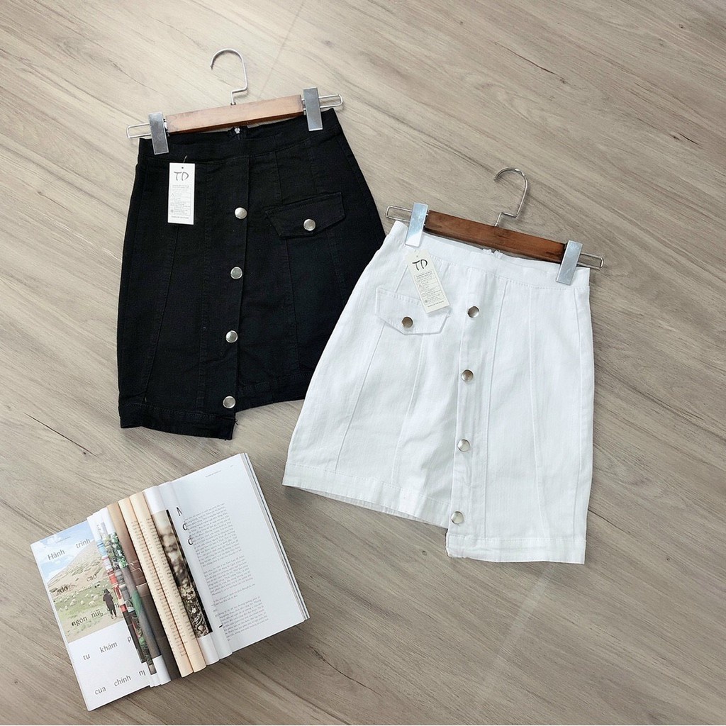 Váy kaki nữ 1 hàng nút xéo,Có may kèm quần bên trong, hai màu trắng đen, 3 size s,m,l
