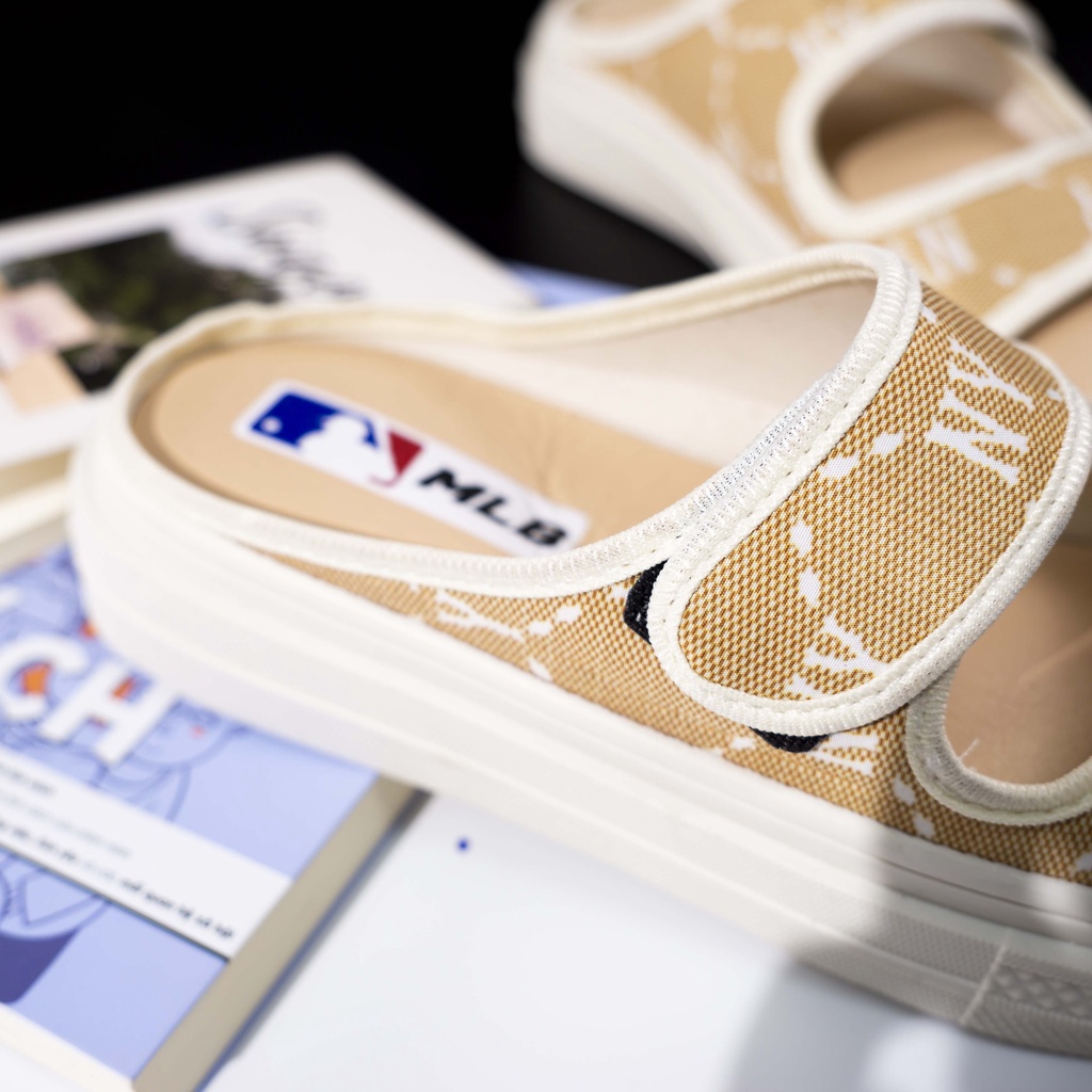 Dép Sục Nữ Quai Ngang Màu Vàng Hoạ Tiết Chữ N Mẫu Mới Hottrend Foxy - FOM008