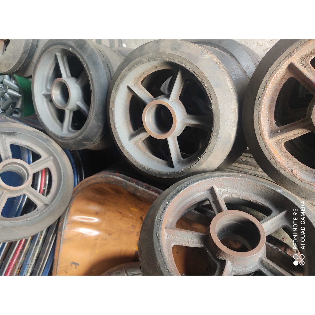 Bánh gang cao su đường kính 25cm  Đường Kính 25cm BXCS-25  Bánh xe chở rác