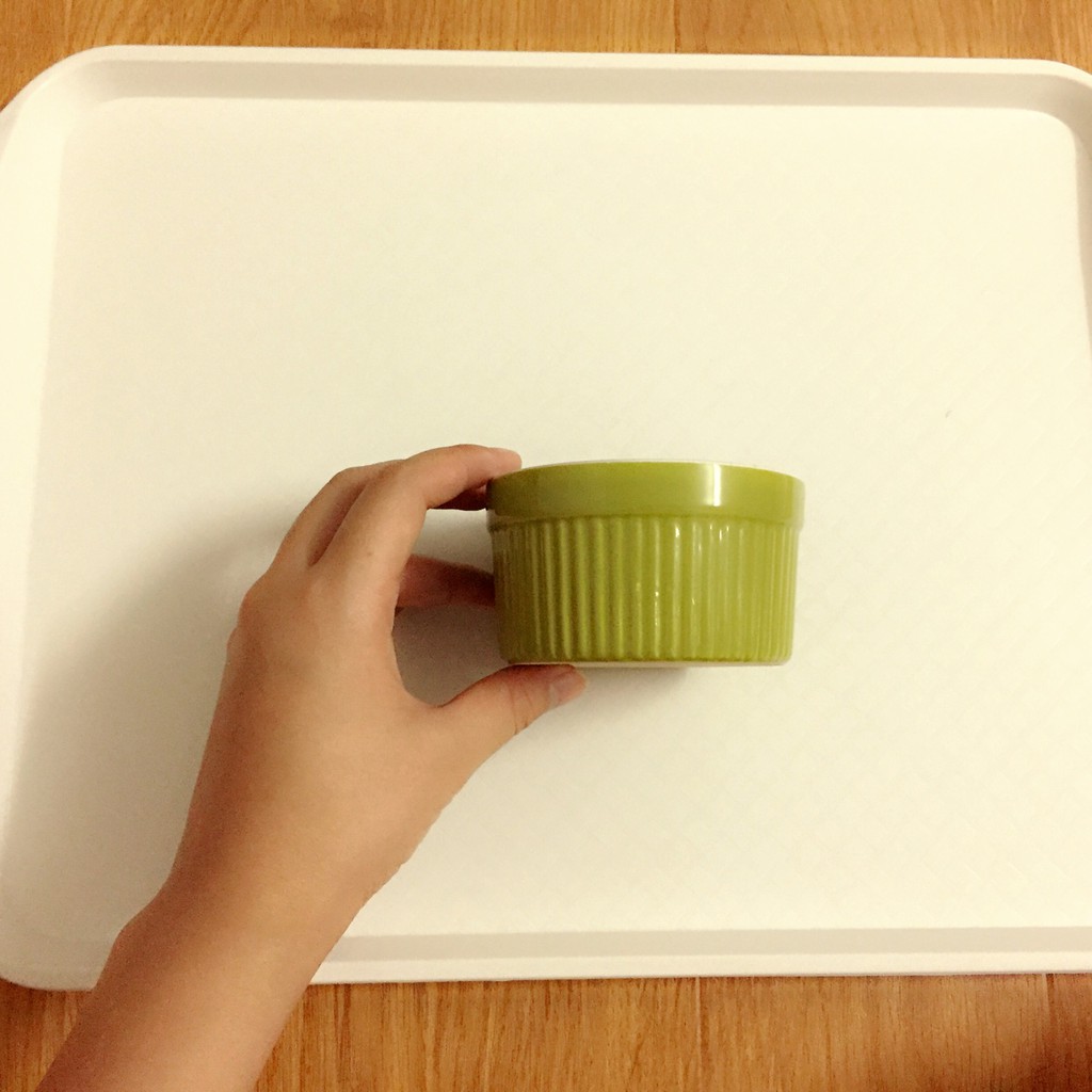 Giáo cụ Montessori - Thố sứ xanh lá dùng thực hành Montessori