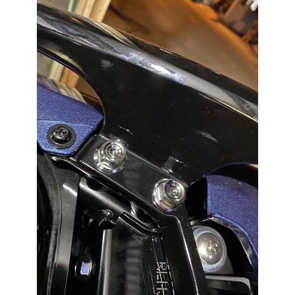 Ốc INOX304 Thái bắt cảng / tay dắt Future125