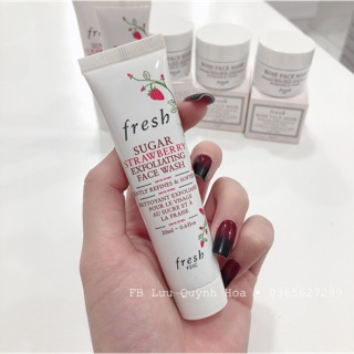 Sữa rửa mặt Fresh Sugar Strawberry Exfoliating Face Wash 20ml