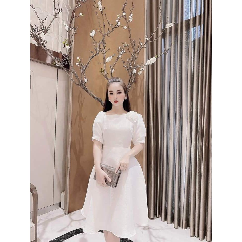 ĐẦM XÒE DÀI🥰🥰🥰 CHẤT VẢI GẤM HOA🤩🤩🤩CỔ XÉO..CÓ GẮN HOA BÊN VAI💥💥💥💥💥💥💥