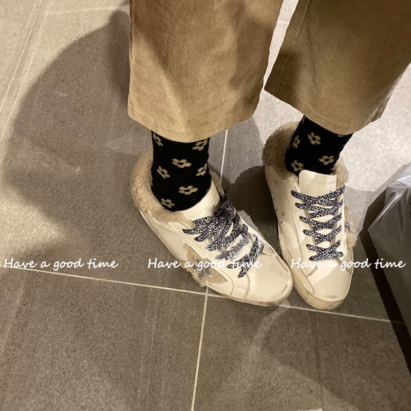 Đôi vớ họa tiết hoa dễ thương bắt mắt sành điệu