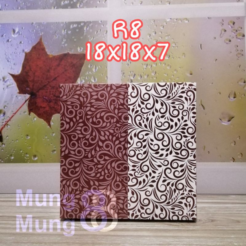 Hộp Cơm 18x18 / Hộp Cơm 18x18 / R8 Batik 310 AK