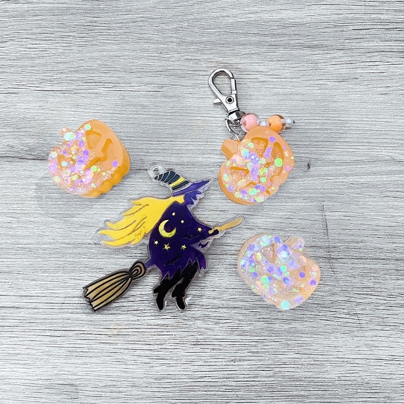 Móc khoá phù thuỷ và bí ngô