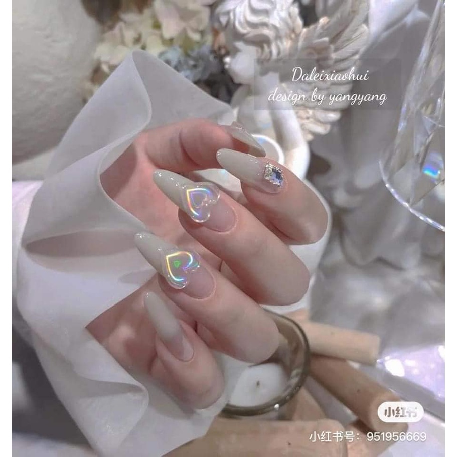 Sticker trái tim cầu vồng trang trí móng