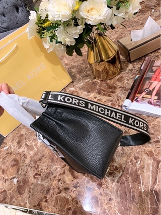 ✨Túi MK Michael Kors da thật check code size to + nhỏ