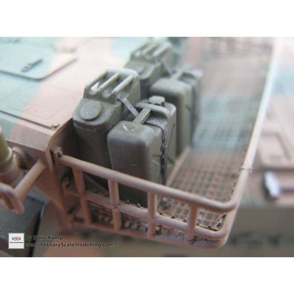 Mô hình lắp ráp xe tăng quân sự Nhật Bản JAPAN GROUND SELF DIFFENSE FORCE TYPE 90 TANK w/AMMO-LOADING CREW SET 35260
