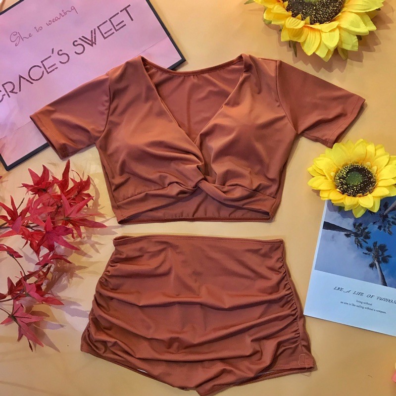 bikini hai mảnh áo croptop cộc tay sẵn mút nâng ngực quần đùi nhún che bụng | BigBuy360 - bigbuy360.vn