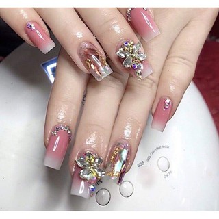 Charm bướm đá khối trang trí móng