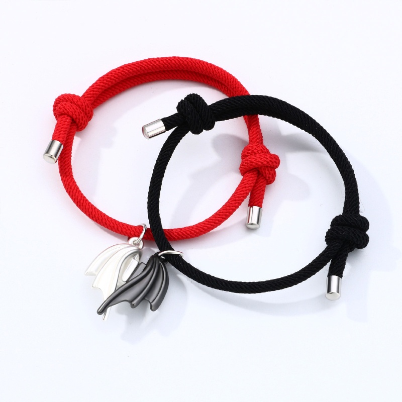 Bộ 2 Vòng Tay Bện Dây Thừng Khóa Nam Châm Hình Đôi Cánh Ác Quỷ Màu Đỏ Có Thể Điều Chỉnh