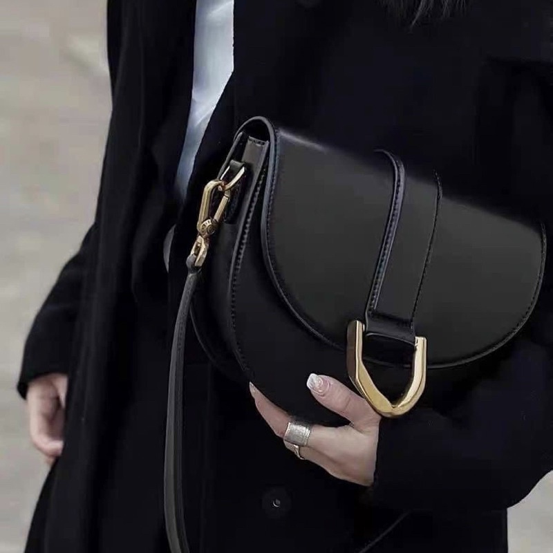 Túi CN.K dáng bầu móng ngựa kẹp nách nữ size 18 hàng chuẩn xịn