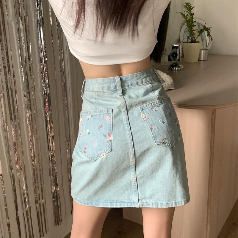 Chân Váy Chữ A Ngắn Vải Jean Mềm Mịn Thiêu Hoa 2 Túi Sau Chân Váy Bò Denim  Lưng Cao Chữ A Ulzzang Hàn Quốc Cv25701