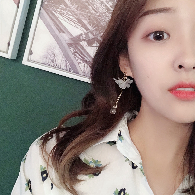 Khuyên tai bông hoa năm cánh nạm đá sang trọng