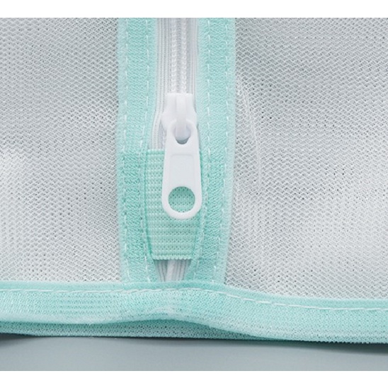 Daiso Japan Túi giặt đồ lót hình vuông 28x35x0.5 cm.