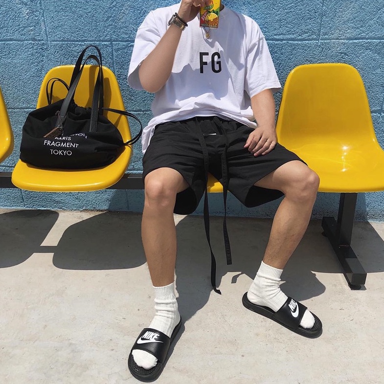 Quần Short Fear Of God Essentials SS2022, Quần đùi FOG, Chất liệu vải gió, màu đen BapeVN