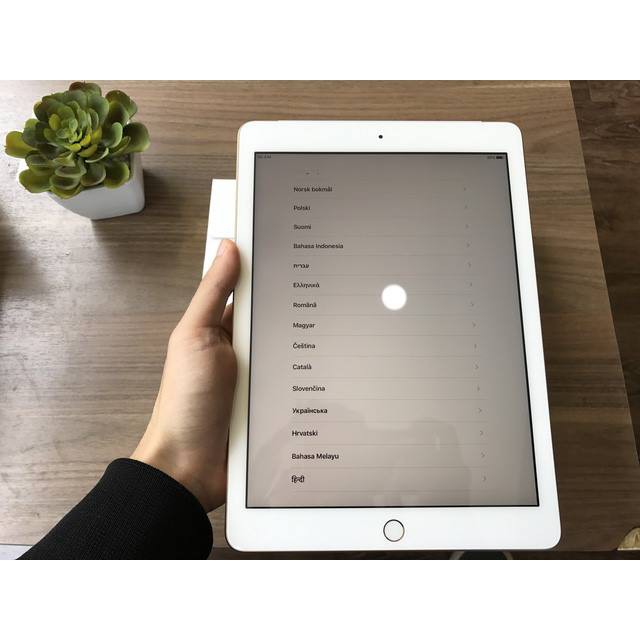 Máy Tính Bảng iPad Gen 5 - 2017 / 32Gb (4G + Wifi) Quốc tế - Zin Đẹp Như Mới - Màn hình 9.7inch [Tặng Ốp Lưng Xịn] | BigBuy360 - bigbuy360.vn