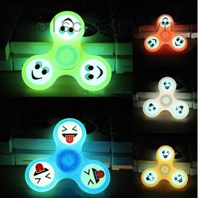 Con quay đồ chơi Fidget Spinner 3 cánh có gắn đèn LED đồ chơi giảm stress hiệu quả